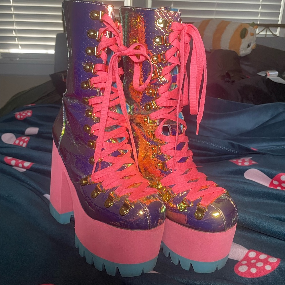 Poisonous Vixen Snake Platform Boots - Picture 3 of 5